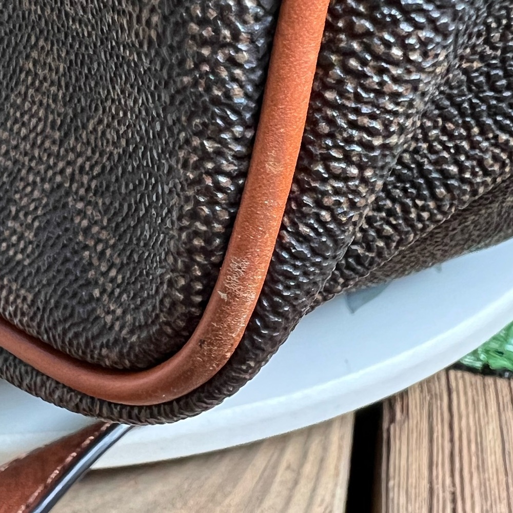 MICHAEL KORS Frankie Drawstring Cross-Body Bag Brown with Gold Hardware. - Picture 11 of 17